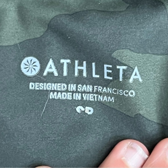 Athleta women’s Camo contender 7/8 tight leggings - Picture 3 of 10